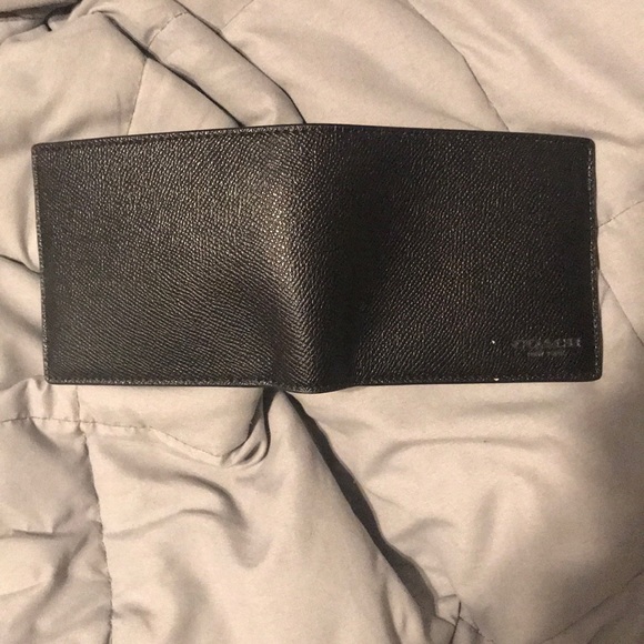 Authentic 2017 Coach Wallet in great condition - Picture 5 of 7